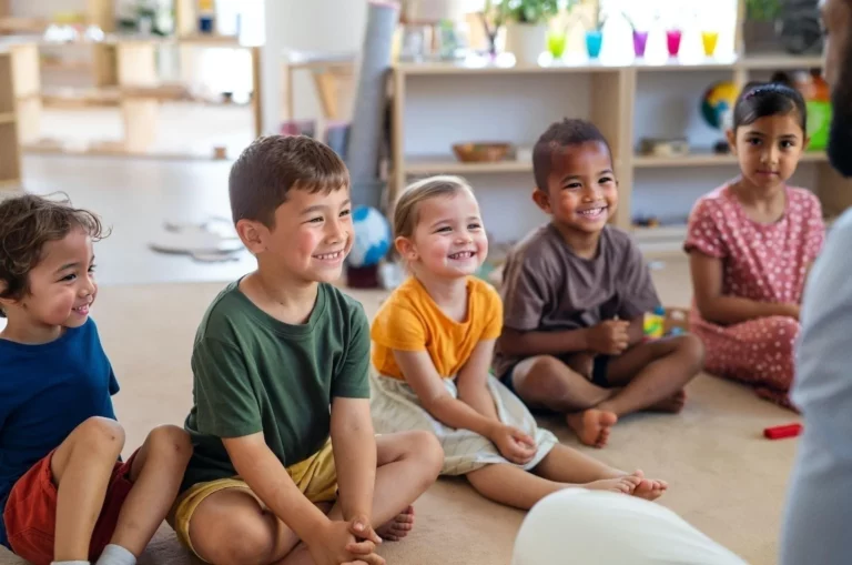 Bild mit fünf Kindern, jenseits der Gesichtsanonymisierung mit Unschärfe