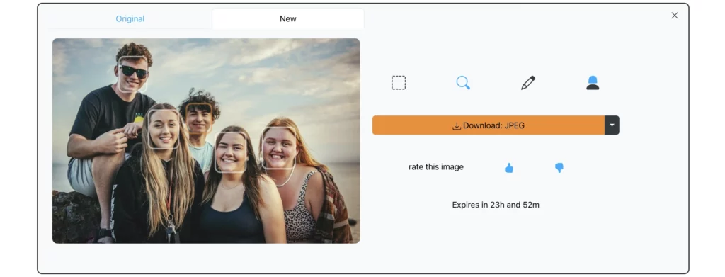 Image heureuse d'un gars sur une photo de groupe après avoir utilisé les expressions de changement de EraseID