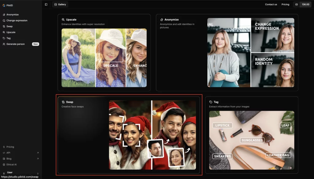 Una interfaz de software de intercambio de rostros con secciones para las funciones "Elegante", "Anonimizar", "Intercambiar" y "Etiquetar". La sección "Intercambiar" muestra un grupo de personas con gorros de Papá Noel, con marcadores de reconocimiento facial, y la sección "Etiquetar" identifica objetos como lápiz labial, gafas de sol y un bolso de cuero en una imagen.