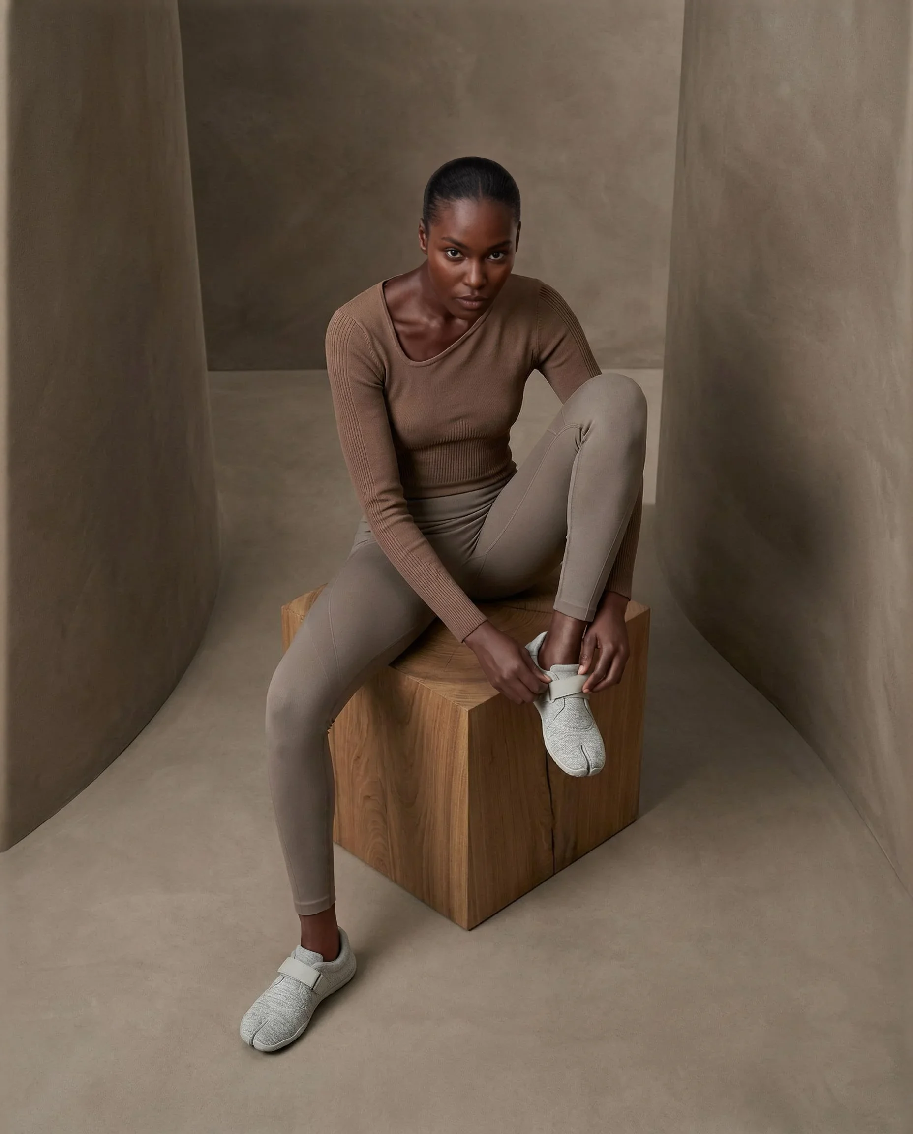 Manichino fantasma vs. IA on-model: perché i marchi stanno passando all'altro — Ghost Mannequin Fiona V3 V2 Output 1